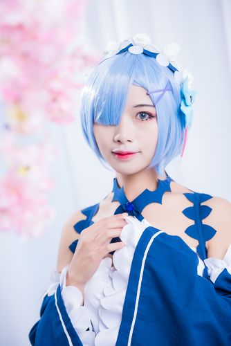 新婚妻子的Cosplay生活安卓版下载教程