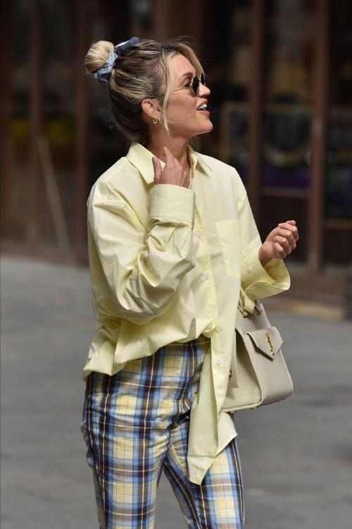 热妻阿什莉最新穿搭分享时尚风格解析