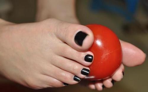 曾经欺负我的不良少年来到我的按摩店官方网站求服务