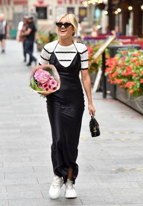 热妻阿什莉最新穿搭分享时尚风格解析