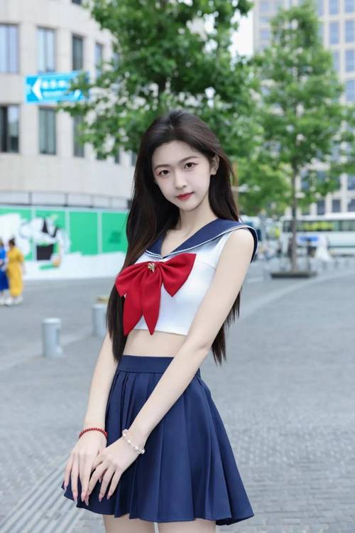 最新热辣可爱制服穿搭攻略 轻松穿出甜美少女感