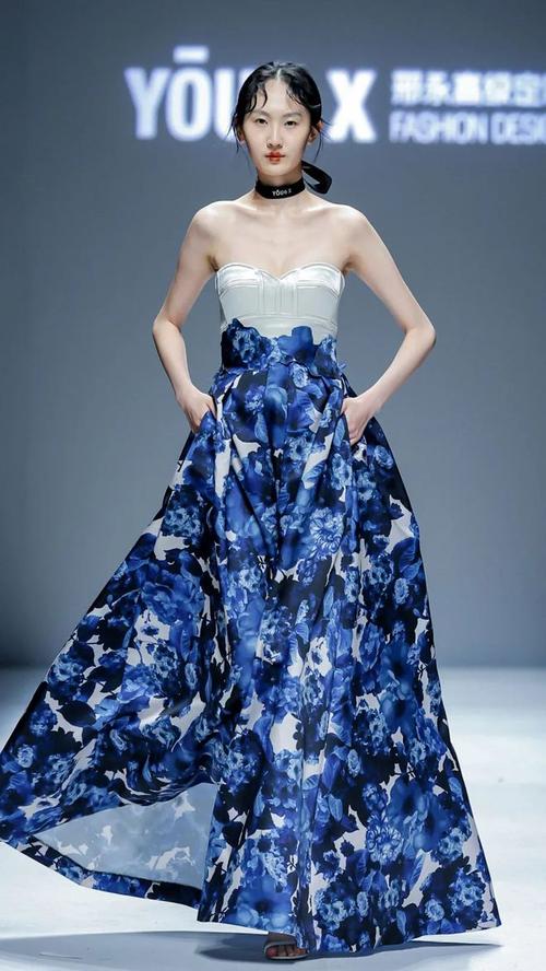 热妻阿什莉最新穿搭分享时尚风格解析